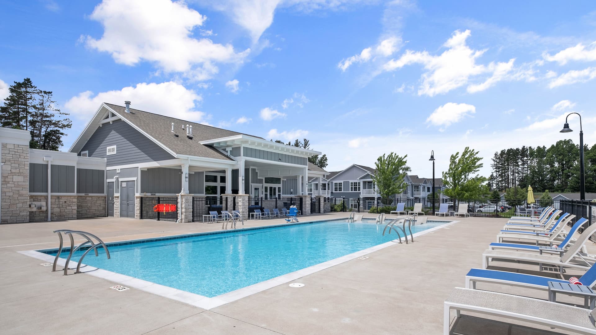 Photos of Springs at Knapp's Crossing in Grand Rapids, MI